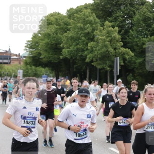 29.06.2025 - hella hamburg halbmarathon Jannik Wohlers http://msf.ph/oto/8319833 29.06.2025 10:39:19 Lombardsbrücke 2313, 2578, 2976, 3046, 4298, 4609, 4752, 5045, 5701, 6427, 6428, 6719, 6726, 6739, 7053, 7125, 7199, 7429, 8107, 8612, 8995, 9080, 9569, 9747, 9777, 10441, 10627, 10648, 10666, 10714, 10833, 10901, 10939, 11461, 11664, 11982, 12150, 12631, 12680, 13495, 13644, 14111, 14674, 14882, 15265, 15494, 16532, 17379, 17407, 17634, 17666, 17695, 18157, 18944, 19121 meine-sportfotos.de