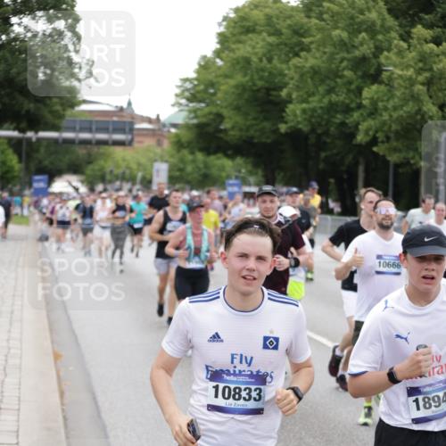 29.06.2025 - hella hamburg halbmarathon Jannik Wohlers http://msf.ph/oto/8319840 29.06.2025 10:39:20 Lombardsbrücke 2313, 2578, 2976, 3046, 4298, 4609, 4752, 5045, 5701, 6427, 6428, 6719, 6726, 6739, 7053, 7125, 7199, 7429, 8107, 8612, 9080, 9569, 9747, 9777, 10441, 10648, 10666, 10714, 10833, 10901, 10939, 11664, 11982, 12150, 12631, 12680, 13495, 13644, 14111, 14674, 14882, 15265, 15494, 16532, 16784, 17379, 17407, 17634, 17695, 18157, 18944, 19121 meine-sportfotos.de