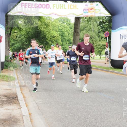 29.06.2025 - hella hamburg halbmarathon MichiJ http://msf.ph/oto/8319858 29.06.2025 10:37:10 Zwischen KM18-KM19 2020, 2234, 2880, 3414, 3562, 4247, 7657, 8819, 8921, 9303, 9770, 11819, 12421, 12670, 15950, 17745 meine-sportfotos.de