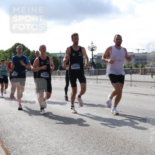 29.06.2025 - hella hamburg halbmarathon Lena Gebhardt http://msf.ph/oto/8319865 29.06.2025 09:47:57 Lombardsbrücke 10900, 6990, 362, 14387, 13854, 1164, 1217, 1385, 1562, 1743, 2196, 2296, 2404, 2714, 2851, 3959, 4602, 4860, 5091, 5092, 5315, 5923, 6684, 6829, 6990, 8084, 8362, 8395, 8901, 9178, 9944, 10384, 10900, 10968, 11019, 11202, 11227, 11559, 11620, 11745, 12290, 12462, 12514, 12704, 12751, 12865, 13029, 13419, 13514, 13595, 13798, 13854, 14387, 14601, 14908, 14934, 14952, 15015, 15261, 15415, 15701, 15965, 16123, 16158, 16964, 17154, 18419 meine-sportfotos.de