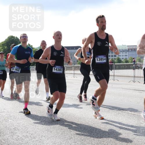 29.06.2025 - hella hamburg halbmarathon Lena Gebhardt http://msf.ph/oto/8319897 29.06.2025 09:47:58 Lombardsbrücke 10900, 6990, 185362, 14387, 90, 13854, 1164, 1217, 1385, 1562, 1743, 2196, 2296, 2404, 2714, 2851, 3959, 4602, 4860, 5091, 5092, 5315, 5923, 6684, 6829, 6990, 8084, 8362, 8395, 8901, 9178, 9944, 10384, 10900, 10968, 11019, 11202, 11227, 11559, 11620, 11745, 12290, 12462, 12514, 12751, 12865, 13029, 13419, 13514, 13595, 13798, 13854, 14387, 14601, 14908, 14934, 14952, 15015, 15261, 15415, 15701, 15965, 16119, 16123, 16158, 16964, 17154, 18419 meine-sportfotos.de