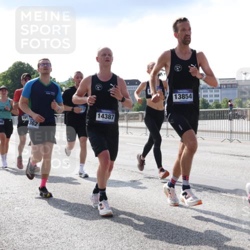 29.06.2025 - hella hamburg halbmarathon Lena Gebhardt http://msf.ph/oto/8319938 29.06.2025 09:47:58 Lombardsbrücke 10900, 16156, 6990, 1857, 362, 315, 14387, 13854, 1164, 1217, 1385, 1562, 1743, 2196, 2296, 2404, 2714, 2851, 3959, 4602, 4860, 5091, 5092, 5315, 5923, 6684, 6829, 6990, 8084, 8362, 8395, 8901, 9178, 9944, 10384, 10900, 10968, 11019, 11202, 11227, 11559, 11620, 11745, 12290, 12462, 12514, 12751, 12865, 13029, 13419, 13514, 13595, 13798, 13854, 14387, 14601, 14908, 14934, 14952, 15015, 15261, 15415, 15701, 15965, 16119, 16123, 16158, 16964, 17154, 18419 meine-sportfotos.de
