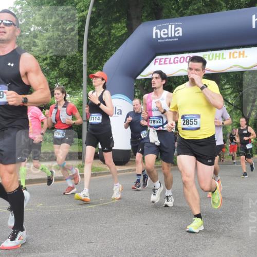 29.06.2025 - hella hamburg halbmarathon KatJ http://msf.ph/oto/8319960 29.06.2025 10:45:40 Zwischen KM18-KM19 1642, 2027, 2584, 2677, 2759, 2855, 3114, 4550, 5675, 6636, 6860, 8392 meine-sportfotos.de
