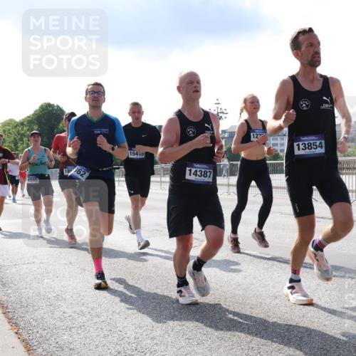 29.06.2025 - hella hamburg halbmarathon Lena Gebhardt http://msf.ph/oto/8319974 29.06.2025 09:47:58 Lombardsbrücke 10900, 6990, 185, 362, 122, 13854, 15415, 14387, 1164, 1217, 1385, 1562, 1743, 2196, 2296, 2404, 2714, 2851, 3959, 4602, 4860, 5091, 5092, 5315, 5923, 6684, 6829, 6990, 8084, 8362, 8395, 8901, 9178, 9944, 10384, 10900, 10968, 11019, 11202, 11227, 11559, 11620, 11745, 12290, 12462, 12514, 12751, 12865, 13029, 13419, 13514, 13595, 13798, 13854, 14387, 14601, 14908, 14934, 14952, 15015, 15261, 15415, 15701, 15965, 16119, 16123, 16158, 16964, 17154, 18419 meine-sportfotos.de