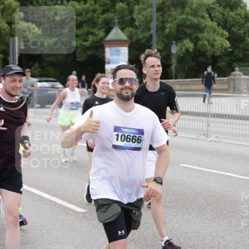 29.06.2025 - hella hamburg halbmarathon Jannik Wohlers http://msf.ph/oto/8320004 29.06.2025 10:39:22 Lombardsbrücke 2313, 2578, 2976, 3046, 3882, 3883, 3884, 4298, 4752, 5045, 5701, 6427, 6428, 6719, 6726, 6739, 7045, 7053, 7125, 7199, 7429, 8107, 8612, 8622, 9080, 9747, 10441, 10648, 10666, 10714, 10833, 10901, 10939, 11664, 11874, 11982, 12631, 12883, 13644, 14674, 14882, 15265, 15494, 16532, 16784, 17379, 17407, 17634, 17695, 18157, 18944, 19121, 19163 meine-sportfotos.de