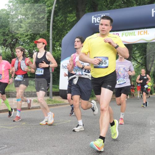 29.06.2025 - hella hamburg halbmarathon KatJ http://msf.ph/oto/8320013 29.06.2025 10:45:40 Zwischen KM18-KM19 1642, 2027, 2584, 2677, 2759, 2855, 3114, 4550, 5675, 6636, 6860, 8392 meine-sportfotos.de