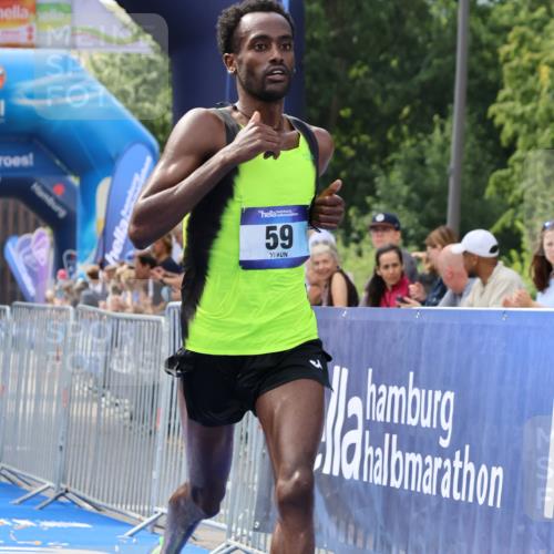 29.06.2025 - hella hamburg halbmarathon Strokosch-Dieckow http://msf.ph/oto/8320017 29.06.2025 10:04:28 Ziel 58, 59 meine-sportfotos.de