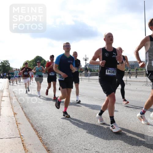 29.06.2025 - hella hamburg halbmarathon Lena Gebhardt http://msf.ph/oto/8320054 29.06.2025 09:47:59 Lombardsbrücke 10900, 18573, 362, 15, 14387, 13854, 58666, 1164, 1217, 1385, 1562, 1743, 2196, 2296, 2404, 2714, 2767, 2851, 3959, 4602, 4860, 5091, 5092, 5315, 5923, 6684, 6829, 6990, 8084, 8362, 8395, 8901, 8933, 9178, 9944, 10384, 10900, 10968, 11019, 11202, 11227, 11559, 11620, 11745, 11929, 12290, 12462, 12514, 12751, 12865, 13029, 13419, 13514, 13595, 13798, 13854, 14387, 14601, 14908, 14934, 14952, 15015, 15261, 15415, 15701, 15965, 16119, 16123, 16158, 16964, 17154, 18419 meine-sportfotos.de