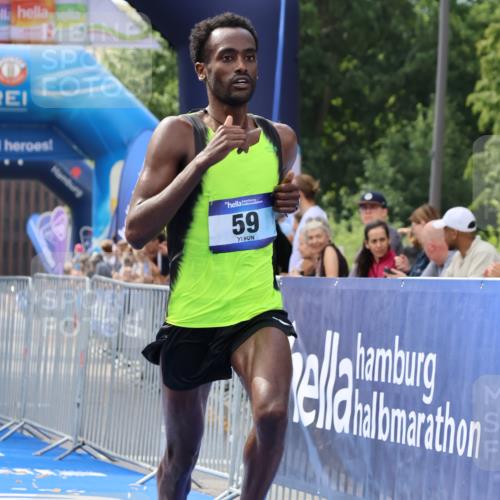 29.06.2025 - hella hamburg halbmarathon Strokosch-Dieckow http://msf.ph/oto/8320064 29.06.2025 10:04:28 Ziel 58, 59 meine-sportfotos.de