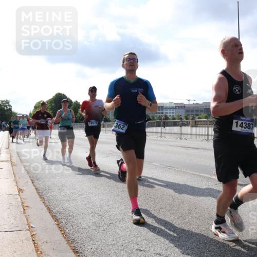 29.06.2025 - hella hamburg halbmarathon Lena Gebhardt http://msf.ph/oto/8320076 29.06.2025 09:47:59 Lombardsbrücke 6990, 18573, 362, 14387, 1164, 1217, 1385, 1562, 1743, 2196, 2296, 2404, 2714, 2767, 2851, 3959, 4602, 4860, 5091, 5092, 5315, 5923, 6684, 6829, 6990, 8084, 8362, 8395, 8901, 8933, 9178, 9944, 10384, 10900, 10968, 11019, 11202, 11227, 11559, 11620, 11745, 11929, 12290, 12462, 12514, 12751, 12865, 13029, 13419, 13514, 13595, 13798, 13854, 14387, 14601, 14908, 14934, 14952, 15015, 15261, 15415, 15701, 15965, 16119, 16123, 16158, 16964, 17154, 18419 meine-sportfotos.de