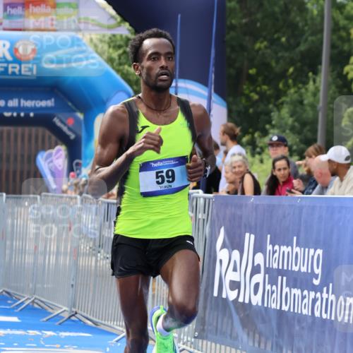 29.06.2025 - hella hamburg halbmarathon Strokosch-Dieckow http://msf.ph/oto/8320106 29.06.2025 10:04:28 Ziel 58, 59 meine-sportfotos.de