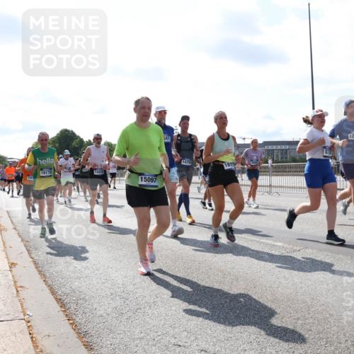 29.06.2025 - hella hamburg halbmarathon Lena Gebhardt http://msf.ph/oto/8320121 29.06.2025 10:00:05 Lombardsbrücke 1251, 19178, 14429, 15097, 841, 14750, 1815, 8730, 12248, 1612, 1006, 1019, 1125, 1180, 1239, 1264, 1526, 1834, 1914, 1955, 2027, 2086, 2099, 2159, 2348, 2364, 2391, 2432, 2447, 2582, 2584, 2606, 2652, 2676, 2677, 2730, 2910, 3177, 3181, 3279, 3319, 3668, 3836, 3861, 3898, 4013, 4231, 4426, 4594, 4632, 4772, 4796, 4813, 4837, 5015, 5134, 5272, 5277, 5341, 5728, 6082, 6084, 6104, 6174, 6201, 6202, 6260, 6462, 6470, 6581, 6587, 8330, 9142, 9984, 10031, 11039, 11568, 11844 meine-sportfotos.de