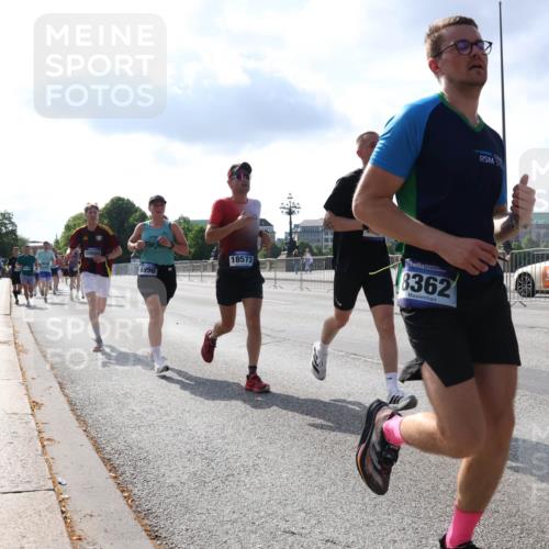 29.06.2025 - hella hamburg halbmarathon Lena Gebhardt http://msf.ph/oto/8320171 29.06.2025 09:47:59 Lombardsbrücke 10900, 6990, 18573, 8362, 55666, 1164, 1217, 1385, 1562, 1743, 2196, 2296, 2404, 2714, 2767, 2851, 3959, 4602, 4860, 5091, 5092, 5315, 5923, 6684, 6829, 6990, 8084, 8362, 8395, 8901, 8933, 9178, 9944, 10384, 10900, 10968, 11019, 11202, 11227, 11559, 11620, 11745, 11929, 12290, 12462, 12514, 12751, 12865, 13029, 13419, 13514, 13595, 13798, 13854, 14387, 14601, 14908, 14934, 14952, 15015, 15261, 15415, 15701, 15965, 16119, 16123, 16158, 16964, 17154, 18419 meine-sportfotos.de