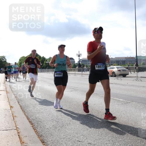 29.06.2025 - hella hamburg halbmarathon Lena Gebhardt http://msf.ph/oto/8320233 29.06.2025 09:48:00 Lombardsbrücke 10900, 18573, 6990, 1164, 1217, 1385, 1562, 1743, 2196, 2296, 2404, 2714, 2767, 2851, 3959, 4602, 4860, 5091, 5092, 5315, 5923, 6684, 6829, 6990, 8084, 8362, 8395, 8901, 8933, 9178, 9944, 10384, 10900, 10968, 11019, 11202, 11227, 11559, 11620, 11745, 11929, 12290, 12462, 12514, 12751, 12865, 13029, 13419, 13514, 13595, 13798, 13854, 14387, 14601, 14875, 14908, 14934, 14952, 15015, 15261, 15415, 15701, 15965, 16119, 16123, 16158, 16964, 17154, 18419 meine-sportfotos.de