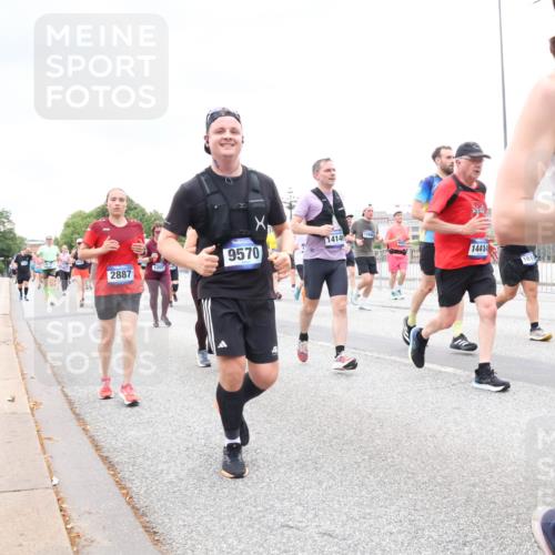 29.06.2025 - hella hamburg halbmarathon Lena Gebhardt http://msf.ph/oto/8320246 29.06.2025 10:57:16 Lombardsbrücke 2887, 1207, 4, 9570, 1414, 1349, 14414, 69, 1207, 1643, 2041, 2370, 2871, 2932, 3195, 3348, 3387, 3388, 3418, 3470, 3485, 3723, 3750, 3851, 4086, 4106, 4180, 4197, 4241, 4485, 4568, 4569, 4611, 4998, 5057, 5117, 5316, 5589, 5639, 5738, 6053, 6284, 6827, 6832, 6981, 7381, 7416, 7417, 7592, 7728, 7787, 7964, 8035, 8039, 8197, 8224, 8287, 8386, 8540, 8546, 8552, 8679, 8851, 8853, 8873, 9110, 9298, 9299 meine-sportfotos.de