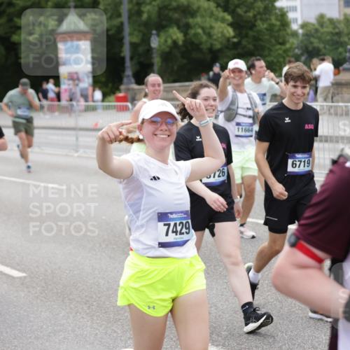 29.06.2025 - hella hamburg halbmarathon Jannik Wohlers http://msf.ph/oto/8320249 29.06.2025 10:39:23 Lombardsbrücke 1586, 1899, 2313, 2578, 2976, 3046, 3882, 3883, 3884, 4298, 4752, 5045, 5654, 5701, 6427, 6428, 6698, 6739, 7045, 7053, 7125, 7199, 7429, 8107, 8612, 8622, 8865, 8866, 9080, 9747, 10441, 10648, 10666, 10714, 10833, 10901, 10939, 11664, 11874, 11982, 12631, 12883, 13644, 14327, 14674, 14882, 15265, 16532, 16784, 17379, 17407, 17634, 17695, 18157, 18944, 19121, 19163 meine-sportfotos.de