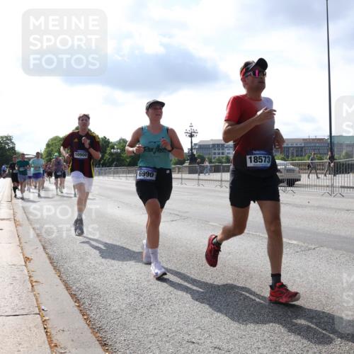 29.06.2025 - hella hamburg halbmarathon Lena Gebhardt http://msf.ph/oto/8320251 29.06.2025 09:48:00 Lombardsbrücke 10900, 6990, 18573, 1164, 1217, 1385, 1562, 1743, 2196, 2296, 2404, 2714, 2767, 2851, 3959, 4602, 4860, 5091, 5092, 5315, 5923, 6684, 6829, 6990, 8084, 8362, 8395, 8901, 8933, 9178, 9944, 10384, 10900, 10968, 11019, 11202, 11227, 11559, 11620, 11745, 11929, 12290, 12462, 12514, 12751, 12865, 13029, 13419, 13514, 13595, 13798, 13854, 14387, 14601, 14875, 14908, 14934, 14952, 15015, 15261, 15415, 15701, 15965, 16119, 16123, 16158, 16964, 17154, 18419 meine-sportfotos.de