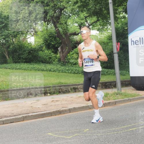 29.06.2025 - hella hamburg halbmarathon KatJ http://msf.ph/oto/8320265 29.06.2025 10:16:24 Zwischen KM18-KM19  meine-sportfotos.de
