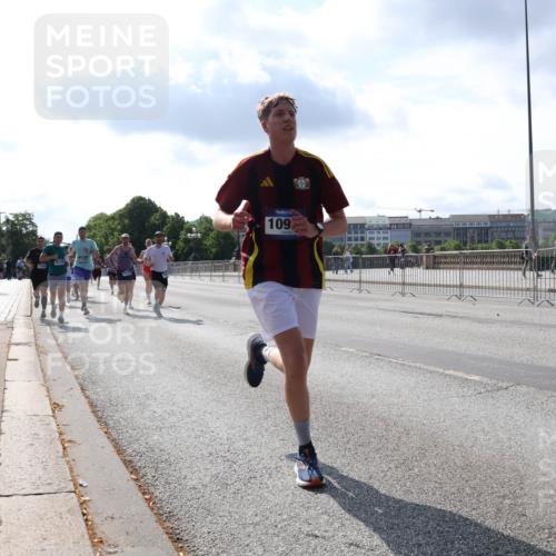 29.06.2025 - hella hamburg halbmarathon Lena Gebhardt http://msf.ph/oto/8320381 29.06.2025 09:48:01 Lombardsbrücke 109, 1164, 1217, 1385, 1562, 1743, 2196, 2296, 2404, 2714, 2767, 2851, 3959, 4602, 4860, 5091, 5092, 5315, 5923, 6684, 6829, 6990, 8084, 8362, 8395, 8901, 8933, 9178, 9944, 10384, 10900, 10968, 11019, 11202, 11227, 11559, 11620, 11745, 11929, 12290, 12462, 12514, 12751, 12865, 13029, 13419, 13514, 13595, 13798, 13854, 14387, 14601, 14875, 14908, 14934, 14952, 15015, 15261, 15415, 15701, 15959, 15965, 16119, 16123, 16158, 16964, 17154, 18419 meine-sportfotos.de