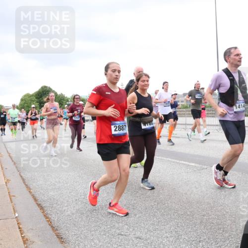 29.06.2025 - hella hamburg halbmarathon Lena Gebhardt http://msf.ph/oto/8320395 29.06.2025 10:57:17 Lombardsbrücke 1207, 2887, 13513, 13490, 1414, 1207, 1643, 2041, 2370, 2871, 2932, 3195, 3348, 3385, 3387, 3388, 3433, 3470, 3485, 3723, 3750, 3851, 4086, 4106, 4180, 4197, 4241, 4485, 4568, 4569, 4611, 4998, 5057, 5117, 5316, 5589, 5639, 5738, 6053, 6284, 6827, 6832, 6857, 6981, 7381, 7416, 7417, 7592, 7728, 7787, 7964, 8035, 8039, 8197, 8224, 8287, 8386, 8540, 8546, 8552, 8679, 8851, 8853, 8873, 9110, 9298, 9299 meine-sportfotos.de