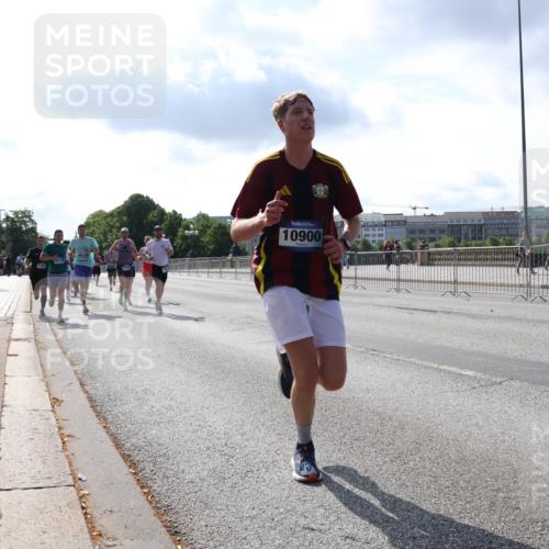 29.06.2025 - hella hamburg halbmarathon Lena Gebhardt http://msf.ph/oto/8320402 29.06.2025 09:48:01 Lombardsbrücke 1, 55, 10900, 1164, 1217, 1385, 1562, 1743, 2196, 2296, 2404, 2714, 2767, 2851, 3959, 4602, 4860, 5091, 5092, 5315, 5923, 6684, 6829, 6990, 8084, 8362, 8395, 8901, 8933, 9178, 9944, 10384, 10900, 10968, 11019, 11202, 11227, 11559, 11620, 11745, 11929, 12290, 12462, 12514, 12751, 12865, 13029, 13419, 13514, 13595, 13798, 13854, 14387, 14601, 14875, 14908, 14934, 14952, 15015, 15261, 15415, 15701, 15959, 15965, 16119, 16123, 16158, 16964, 17154, 18419 meine-sportfotos.de