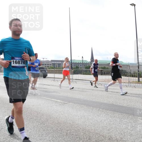 29.06.2025 - hella hamburg halbmarathon Lena Gebhardt http://msf.ph/oto/8320481 29.06.2025 10:22:47 Lombardsbrücke 5343, 16874, 3600, 1029, 1187, 1598, 1853, 2022, 2294, 2351, 2479, 2766, 2886, 3003, 3029, 3034, 3108, 3430, 3457, 3511, 3600, 3601, 3910, 3946, 4113, 4114, 4131, 4556, 4559, 4829, 4969, 5079, 5223, 5343, 5629, 5798, 5838, 6030, 6048, 6049, 6303, 6347, 6578, 6784, 6785, 6820, 6826, 6899, 7097, 7188, 7190, 7266, 7276, 7529, 7794, 7891, 7925, 8355, 8511, 8855, 8931, 9133, 9256, 9913, 10205, 10826, 12190, 13560, 13921, 14041, 14525, 14801 meine-sportfotos.de
