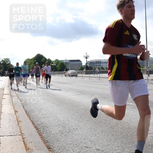 29.06.2025 - hella hamburg halbmarathon Lena Gebhardt http://msf.ph/oto/8320498 29.06.2025 09:48:01 Lombardsbrücke 11202, 16158, 1570, 1164, 1217, 1385, 1562, 1743, 2196, 2296, 2404, 2714, 2767, 2851, 3959, 4602, 4860, 5091, 5092, 5315, 5923, 6684, 6829, 6990, 8084, 8362, 8395, 8901, 8933, 9178, 9944, 10384, 10900, 10968, 11019, 11202, 11227, 11559, 11620, 11745, 11929, 12290, 12462, 12514, 12751, 12865, 13029, 13419, 13514, 13595, 13798, 13854, 14387, 14601, 14875, 14908, 14934, 14952, 15015, 15261, 15415, 15701, 15959, 15965, 16119, 16123, 16158, 16964, 17154, 18419 meine-sportfotos.de