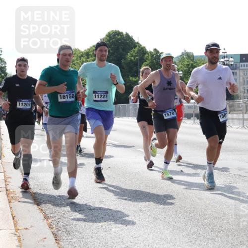 29.06.2025 - hella hamburg halbmarathon Lena Gebhardt http://msf.ph/oto/8320594 29.06.2025 09:48:02 Lombardsbrücke 11202, 16158, 11227, 1570, 150, 1164, 1217, 1385, 1562, 1743, 2196, 2296, 2404, 2714, 2767, 2851, 3959, 4602, 4860, 5091, 5092, 5315, 5923, 6684, 6829, 6990, 8084, 8362, 8395, 8901, 8933, 9178, 9944, 10384, 10900, 10968, 11019, 11202, 11227, 11559, 11620, 11745, 11929, 12290, 12462, 12514, 12751, 12865, 13419, 13514, 13595, 13798, 13854, 14387, 14601, 14875, 14908, 14934, 14952, 15015, 15261, 15415, 15701, 15959, 15965, 16119, 16123, 16158, 16964, 17154, 18419 meine-sportfotos.de