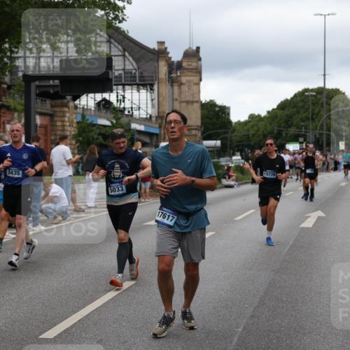 29.06.2025 - hella hamburg halbmarathon Yannick Fuchs http://msf.ph/oto/8320606 29.06.2025 10:51:00 20KM 1387, 1485, 2034, 2282, 2417, 2676, 3435, 4167, 4940, 5033, 5728, 6272, 7269, 7716, 8393, 8825, 9488, 9577, 9820, 10133, 10212, 11043, 11083, 11212, 11590, 11612, 11832, 12014, 12523, 13245, 13523, 13863, 14139, 14361, 14369, 14881, 15110, 15125, 15145, 15712, 15726, 16093, 16113, 16257, 16261, 16470, 16830, 16909, 17160, 17201, 17617, 17769, 17779, 17828, 17848, 18208, 18388, 18652, 19184 meine-sportfotos.de
