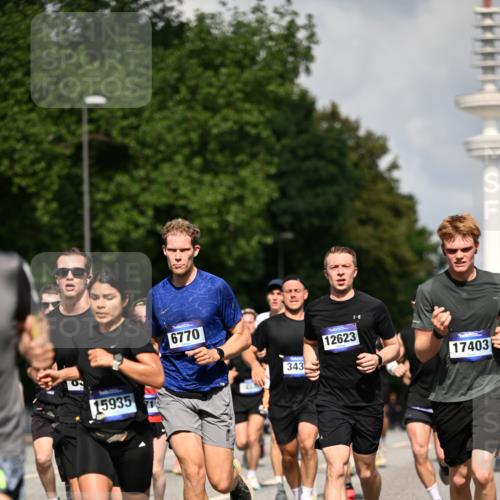 29.06.2025 - hella hamburg halbmarathon Dr. Thomas Lammeyer http://msf.ph/oto/8320610 29.06.2025 09:55:30 Kennedybrücke 1312, 1353, 1569, 1763, 1920, 2653, 2880, 3437, 3697, 4297, 4991, 5014, 5047, 5129, 5690, 5987, 6490, 6700, 6770, 7092, 8074, 8359, 8900, 9114, 9358, 9547, 9659, 10319, 10480, 10669, 10978, 11021 meine-sportfotos.de