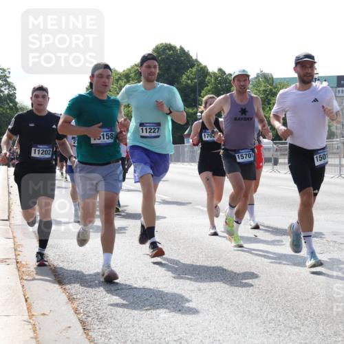 29.06.2025 - hella hamburg halbmarathon Lena Gebhardt http://msf.ph/oto/8320628 29.06.2025 09:48:02 Lombardsbrücke 11202, 11227, 158, 170, 15701, 1501, 1164, 1217, 1385, 1562, 1743, 2196, 2296, 2404, 2714, 2767, 2851, 3959, 4602, 4860, 5091, 5092, 5315, 5923, 6684, 6829, 6990, 8084, 8362, 8395, 8901, 8933, 9178, 9944, 10384, 10900, 10968, 11019, 11202, 11227, 11559, 11620, 11745, 11929, 12290, 12462, 12514, 12751, 12865, 13419, 13514, 13595, 13798, 13854, 14387, 14601, 14875, 14908, 14934, 14952, 15015, 15261, 15415, 15701, 15959, 15965, 16119, 16123, 16158, 16964, 17154, 18419 meine-sportfotos.de