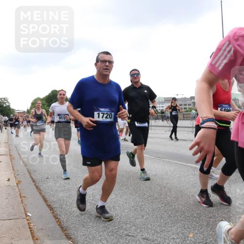 29.06.2025 - hella hamburg halbmarathon Lena Gebhardt http://msf.ph/oto/8320647 29.06.2025 10:47:16 Lombardsbrücke 13172, 955, 1720, 1607, 1077, 1073, 1185, 1286, 1363, 1434, 1463, 1523, 1593, 1607, 1704, 1720, 1961, 2148, 2211, 2320, 2327, 2407, 2537, 2555, 2556, 2665, 2981, 2994, 3339, 3823, 4037, 4184, 4239, 4325, 4483, 4806, 4895, 4974, 4975, 5111, 5114, 5621, 5622, 5796, 5895, 5953, 6255, 6256, 6485, 6496, 6740, 6879, 6995, 7073, 7403, 7412, 7430, 7431, 7630, 7631, 8105, 8131, 8270, 8486, 8553, 8684, 8706, 8915, 8953, 8967, 9018, 11458, 11730, 11738 meine-sportfotos.de