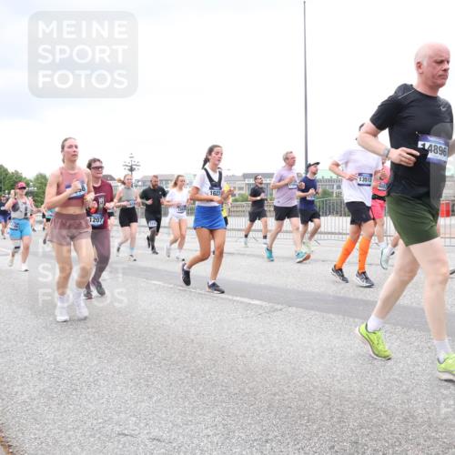 29.06.2025 - hella hamburg halbmarathon Lena Gebhardt http://msf.ph/oto/8320649 29.06.2025 10:57:19 Lombardsbrücke 1207, 2370, 16221, 11954, 17275, 13513, 6053, 14896, 1207, 1643, 2041, 2370, 2871, 2932, 3195, 3348, 3385, 3387, 3388, 3433, 3470, 3485, 3723, 3750, 3851, 4086, 4106, 4180, 4197, 4241, 4485, 4568, 4569, 4611, 4998, 5057, 5117, 5316, 5589, 5639, 5736, 5738, 6053, 6284, 6827, 6832, 6857, 6981, 7416, 7417, 7592, 7720, 7728, 7787, 7964, 8035, 8039, 8197, 8224, 8287, 8386, 8540, 8546, 8552, 8679, 8851, 8853, 8873, 9110, 9298, 9299, 9496 meine-sportfotos.de