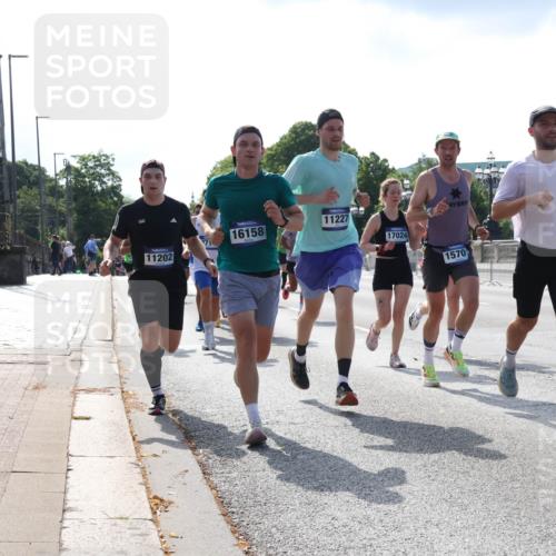 29.06.2025 - hella hamburg halbmarathon Lena Gebhardt http://msf.ph/oto/8320654 29.06.2025 09:48:03 Lombardsbrücke 11202, 16158, 11227, 17024, 1570, 150, 1164, 1385, 1562, 1743, 2196, 2296, 2714, 2767, 3959, 4602, 4860, 5091, 5092, 5315, 5923, 6684, 6829, 6990, 8084, 8362, 8901, 8933, 9178, 9944, 10384, 10793, 10900, 10968, 11019, 11202, 11227, 11559, 11620, 11745, 11929, 12290, 12462, 12514, 12751, 12865, 13419, 13514, 13595, 13798, 13854, 14387, 14601, 14875, 14908, 14934, 14952, 15015, 15261, 15415, 15701, 15959, 15965, 16119, 16123, 16158, 16964, 17154 meine-sportfotos.de