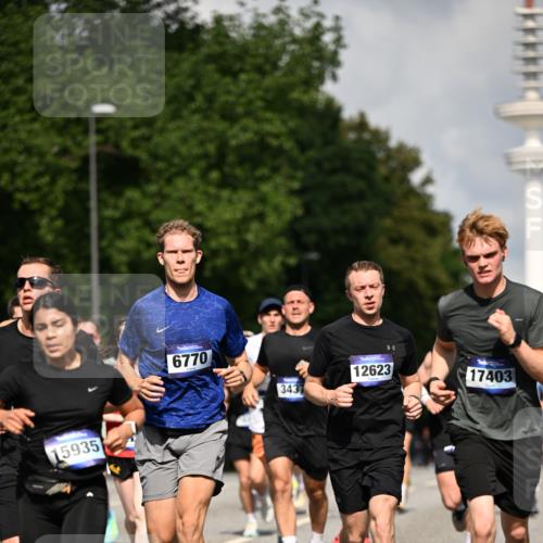29.06.2025 - hella hamburg halbmarathon Dr. Thomas Lammeyer http://msf.ph/oto/8320679 29.06.2025 09:55:30 Kennedybrücke 1312, 1353, 1569, 1763, 1920, 2653, 2880, 3437, 3697, 4297, 4991, 5014, 5047, 5129, 5690, 5987, 6490, 6700, 6770, 7092, 8074, 8359, 8900, 9114, 9358, 9547, 9659, 10319, 10480, 10669, 10978, 11021 meine-sportfotos.de