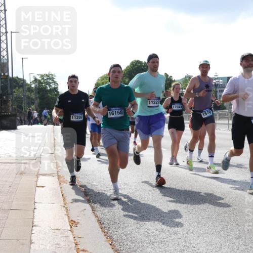 29.06.2025 - hella hamburg halbmarathon Lena Gebhardt http://msf.ph/oto/8320693 29.06.2025 09:48:03 Lombardsbrücke 11202, 16158, 11227, 17024, 1570, 150, 1164, 1385, 1562, 1743, 2196, 2296, 2714, 2767, 3959, 4602, 4860, 5091, 5092, 5315, 5923, 6684, 6829, 6990, 8084, 8362, 8901, 8933, 9178, 9944, 10384, 10793, 10900, 10968, 11019, 11202, 11227, 11559, 11620, 11745, 11929, 12290, 12462, 12514, 12751, 12865, 13419, 13514, 13595, 13798, 13854, 14387, 14601, 14875, 14908, 14934, 14952, 15015, 15261, 15415, 15701, 15959, 15965, 16119, 16123, 16158, 16964, 17154 meine-sportfotos.de