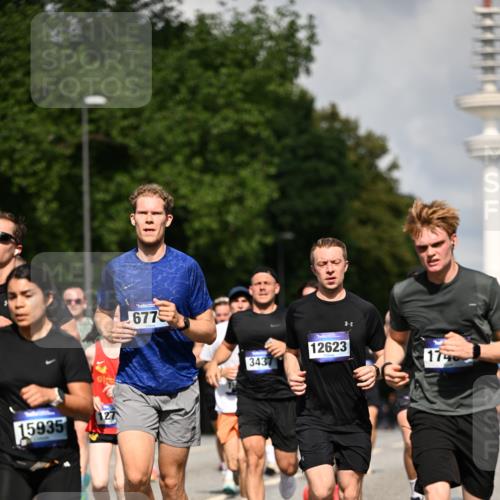 29.06.2025 - hella hamburg halbmarathon Dr. Thomas Lammeyer http://msf.ph/oto/8320703 29.06.2025 09:55:30 Kennedybrücke 1312, 1353, 1569, 1763, 1920, 2653, 2880, 3437, 3697, 4297, 4991, 5014, 5047, 5129, 5690, 5987, 6490, 6700, 6770, 7092, 8074, 8359, 8900, 9114, 9358, 9547, 9659, 10319, 10480, 10669, 10978, 11021 meine-sportfotos.de
