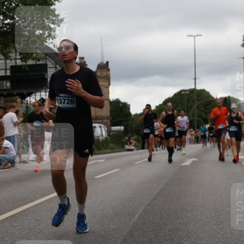 29.06.2025 - hella hamburg halbmarathon Yannick Fuchs http://msf.ph/oto/8320717 29.06.2025 10:51:03 20KM 1387, 1485, 1715, 1719, 2034, 2282, 2417, 2676, 3435, 4167, 4940, 5033, 5728, 6272, 7269, 8744, 8825, 9577, 9820, 10133, 10212, 11043, 11590, 11612, 11832, 12014, 13245, 13523, 13863, 14361, 14369, 14881, 14951, 15110, 15125, 15145, 15220, 15712, 15726, 16093, 16113, 16257, 16261, 16470, 16830, 16909, 17160, 17201, 17617, 17769, 17779, 17828, 17848, 18388, 19184 meine-sportfotos.de
