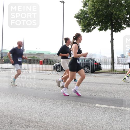 29.06.2025 - hella hamburg halbmarathon Lena Gebhardt http://msf.ph/oto/8320724 29.06.2025 10:37:34 Lombardsbrücke 1022, 1276, 1337, 1475, 1597, 1819, 2016, 2031, 2072, 2104, 2199, 2272, 2480, 2486, 2640, 2853, 3127, 3230, 3246, 3633, 4097, 4347, 4733, 5139, 5146, 5171, 5186, 5522, 5560, 5790, 5875, 5940, 6172, 6243, 6584, 6821, 6955, 7085, 7124, 7235, 7321, 7350, 7544, 7707, 7777, 7823, 8257, 8258, 8811, 8843, 8985, 9054, 9055, 9247, 9288, 9524, 9895, 10159, 10506, 10836, 11087, 12123, 12254, 12472, 12824, 16680, 17798 meine-sportfotos.de