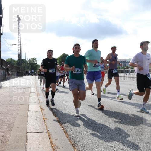 29.06.2025 - hella hamburg halbmarathon Lena Gebhardt http://msf.ph/oto/8320815 29.06.2025 09:48:04 Lombardsbrücke 11202, 16158, 11227, 1570, 1164, 1385, 1562, 1743, 2196, 2296, 2714, 2767, 3959, 4602, 4860, 5091, 5092, 5315, 5923, 6684, 6829, 6990, 8084, 8362, 8901, 8933, 9178, 9944, 10384, 10793, 10900, 10968, 11019, 11202, 11227, 11559, 11620, 11745, 11929, 12290, 12462, 12514, 12751, 12865, 13419, 13514, 13595, 13798, 13854, 14387, 14601, 14875, 14908, 14934, 14952, 15015, 15261, 15415, 15701, 15959, 15965, 16119, 16123, 16158, 16964, 17154 meine-sportfotos.de