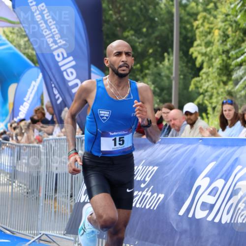 29.06.2025 - hella hamburg halbmarathon Strokosch-Dieckow http://msf.ph/oto/8320818 29.06.2025 10:04:07 Ziel 15 meine-sportfotos.de