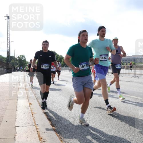 29.06.2025 - hella hamburg halbmarathon Lena Gebhardt http://msf.ph/oto/8320841 29.06.2025 09:48:04 Lombardsbrücke 11202, 16158, 11227, 1570, 1164, 1385, 1562, 1743, 2196, 2296, 2714, 2767, 3959, 4602, 4860, 5091, 5092, 5315, 5923, 6684, 6829, 6990, 8084, 8362, 8901, 8933, 9178, 9944, 10384, 10793, 10900, 10968, 11019, 11202, 11227, 11559, 11620, 11745, 11929, 12290, 12462, 12514, 12751, 12865, 13419, 13514, 13595, 13798, 13854, 14387, 14601, 14875, 14908, 14934, 14952, 15015, 15261, 15415, 15701, 15959, 15965, 16119, 16123, 16158, 16964, 17154 meine-sportfotos.de