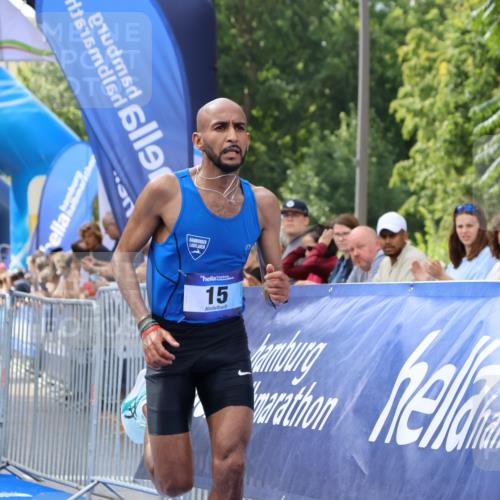 29.06.2025 - hella hamburg halbmarathon Strokosch-Dieckow http://msf.ph/oto/8320867 29.06.2025 10:04:07 Ziel 15 meine-sportfotos.de
