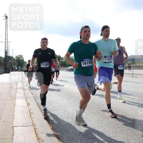 29.06.2025 - hella hamburg halbmarathon Lena Gebhardt http://msf.ph/oto/8320873 29.06.2025 09:48:04 Lombardsbrücke 11202, 16158, 11227, 1570, 1164, 1385, 1562, 1743, 2196, 2296, 2714, 2767, 3959, 4602, 4860, 5091, 5092, 5315, 5923, 6684, 6829, 6990, 8084, 8362, 8901, 8933, 9178, 9944, 10384, 10793, 10900, 10968, 11019, 11202, 11227, 11559, 11620, 11745, 11929, 12290, 12462, 12514, 12751, 12865, 13419, 13514, 13595, 13798, 13854, 14387, 14601, 14875, 14908, 14934, 14952, 15015, 15261, 15415, 15701, 15959, 15965, 16119, 16123, 16158, 16964, 17154 meine-sportfotos.de