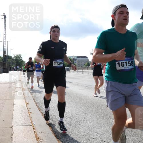 29.06.2025 - hella hamburg halbmarathon Lena Gebhardt http://msf.ph/oto/8320964 29.06.2025 09:48:04 Lombardsbrücke 14908, 116, 11202, 16158, 1122, 1164, 1385, 1562, 1743, 2196, 2296, 2714, 2767, 3959, 4602, 4860, 5091, 5092, 5315, 5923, 6684, 6829, 6990, 8084, 8362, 8901, 8933, 9178, 9944, 10384, 10793, 10900, 10968, 11019, 11202, 11227, 11559, 11620, 11745, 11929, 12290, 12462, 12514, 12751, 12865, 13419, 13514, 13595, 13798, 13854, 14387, 14601, 14875, 14908, 14934, 14952, 15015, 15261, 15415, 15701, 15959, 15965, 16119, 16123, 16158, 16964, 17154 meine-sportfotos.de