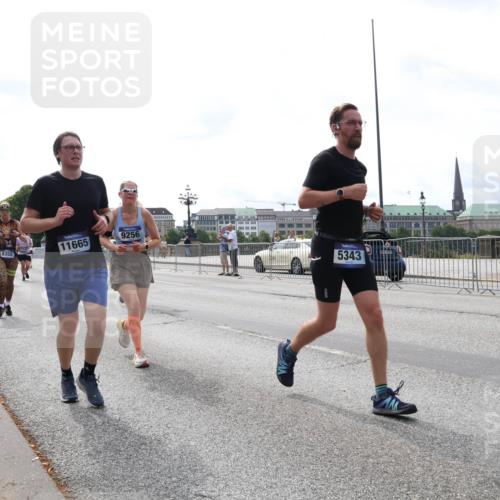 29.06.2025 - hella hamburg halbmarathon Lena Gebhardt http://msf.ph/oto/8320984 29.06.2025 10:22:49 Lombardsbrücke 8355, 11665, 9256, 5343, 1029, 1187, 1598, 1853, 2294, 2351, 2479, 2766, 2886, 3003, 3029, 3034, 3430, 3457, 3511, 3600, 3601, 3910, 3946, 4131, 4190, 4266, 4556, 4559, 4969, 5079, 5223, 5343, 5629, 5798, 5838, 6030, 6048, 6049, 6303, 6347, 6578, 6784, 6785, 6820, 6826, 6899, 7097, 7188, 7190, 7266, 7276, 7529, 7794, 7891, 7925, 8355, 8511, 8855, 8931, 9133, 9256, 9913, 10205, 10826, 12025, 12190, 12265, 13560, 13921, 14041, 14525, 14801 meine-sportfotos.de