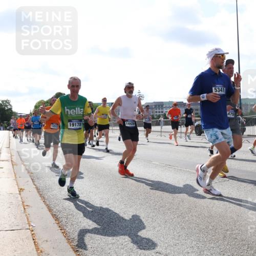 29.06.2025 - hella hamburg halbmarathon Lena Gebhardt http://msf.ph/oto/8320990 29.06.2025 10:00:06 Lombardsbrücke 2562, 12513, 19178, 14429, 5341, 4750, 1006, 1019, 1125, 1180, 1239, 1264, 1526, 1834, 1914, 1955, 2027, 2086, 2099, 2159, 2346, 2348, 2364, 2432, 2447, 2582, 2584, 2606, 2652, 2676, 2677, 2730, 2910, 3177, 3181, 3279, 3319, 3668, 3836, 3861, 3898, 4013, 4231, 4426, 4594, 4632, 4772, 4796, 4813, 4837, 5015, 5134, 5272, 5277, 5341, 5728, 6082, 6084, 6104, 6174, 6201, 6202, 6260, 6462, 6470, 6581, 6587, 8330, 9984, 10031, 11568, 11844 meine-sportfotos.de