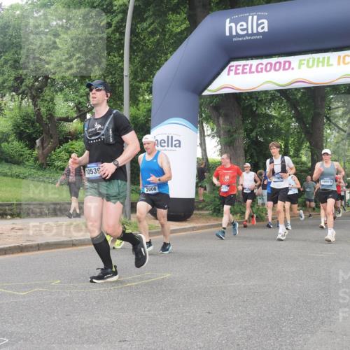 29.06.2025 - hella hamburg halbmarathon KatJ http://msf.ph/oto/8321013 29.06.2025 10:45:55 Zwischen KM18-KM19 1285, 2006, 5926, 6202 meine-sportfotos.de