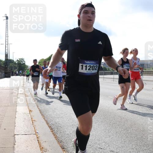 29.06.2025 - hella hamburg halbmarathon Lena Gebhardt http://msf.ph/oto/8321017 29.06.2025 09:48:05 Lombardsbrücke 14908, 2714, 11202, 17024, 1164, 1385, 1562, 1743, 2196, 2296, 2714, 2767, 3959, 4602, 4860, 5091, 5092, 5315, 6684, 6829, 6990, 8084, 8362, 8901, 8933, 9178, 9944, 10384, 10793, 10900, 10968, 11019, 11202, 11227, 11559, 11620, 11745, 11929, 12290, 12462, 12514, 12751, 12865, 13419, 13514, 13595, 13798, 13854, 14387, 14601, 14875, 14908, 14934, 14952, 15015, 15261, 15415, 15701, 15959, 15965, 16119, 16158, 16964, 17154 meine-sportfotos.de
