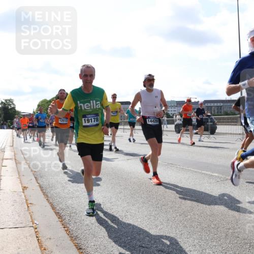 29.06.2025 - hella hamburg halbmarathon Lena Gebhardt http://msf.ph/oto/8321056 29.06.2025 10:00:06 Lombardsbrücke 12513, 19178, 16871, 401, 14429, 5341, 6892, 144, 1006, 1019, 1125, 1180, 1239, 1264, 1526, 1834, 1914, 1955, 2027, 2086, 2099, 2159, 2346, 2348, 2364, 2432, 2447, 2582, 2584, 2606, 2652, 2676, 2677, 2730, 2910, 3177, 3181, 3279, 3319, 3668, 3836, 3861, 3898, 4013, 4231, 4426, 4594, 4632, 4772, 4796, 4813, 4837, 5015, 5134, 5272, 5277, 5341, 5728, 6082, 6084, 6104, 6174, 6201, 6202, 6260, 6462, 6470, 6581, 6587, 8330, 9984, 10031, 11568, 11844 meine-sportfotos.de